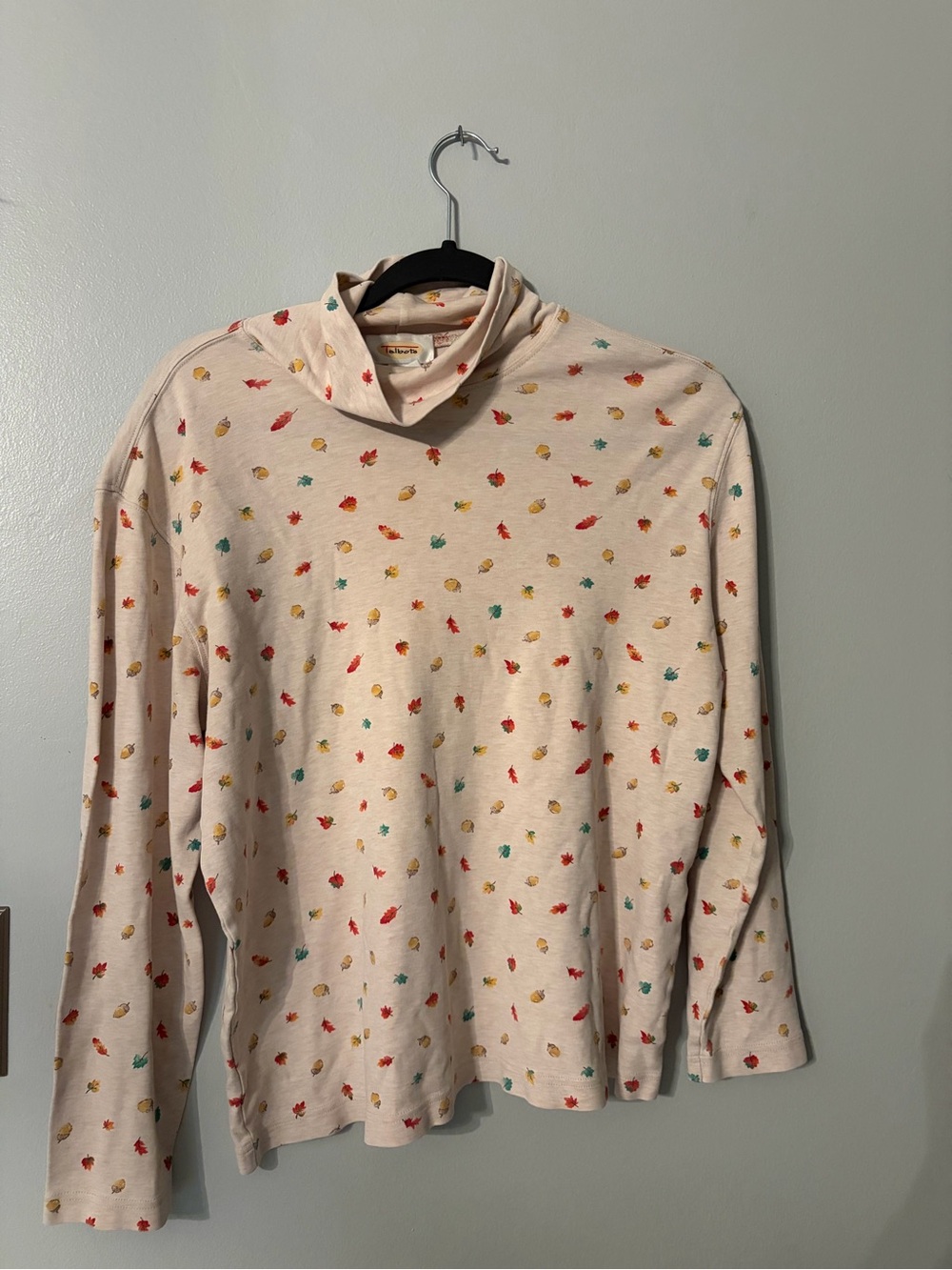 Women's Vintage Talbot autumn leaf and acorn turtleneck